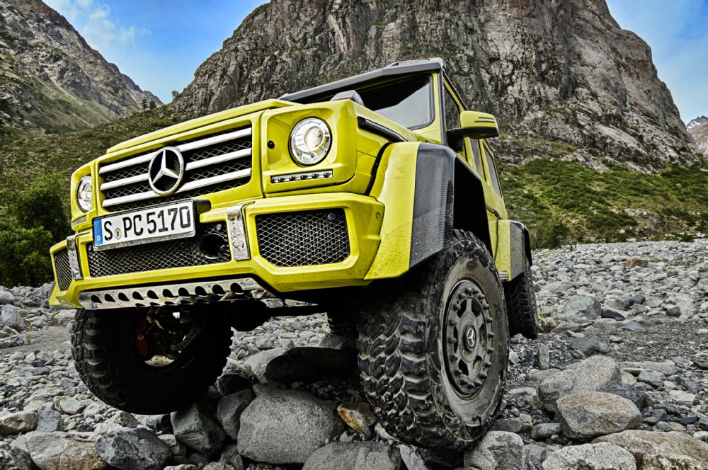 mercedes-benz-g500-4x4-squared-front-three-quarter-02